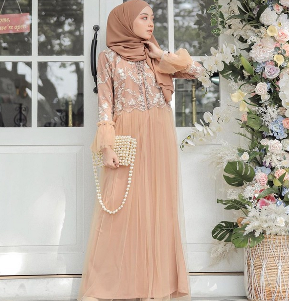 7 Inspirasi Padu Padan Outfit Earth Tone untuk Wanita Berhijab