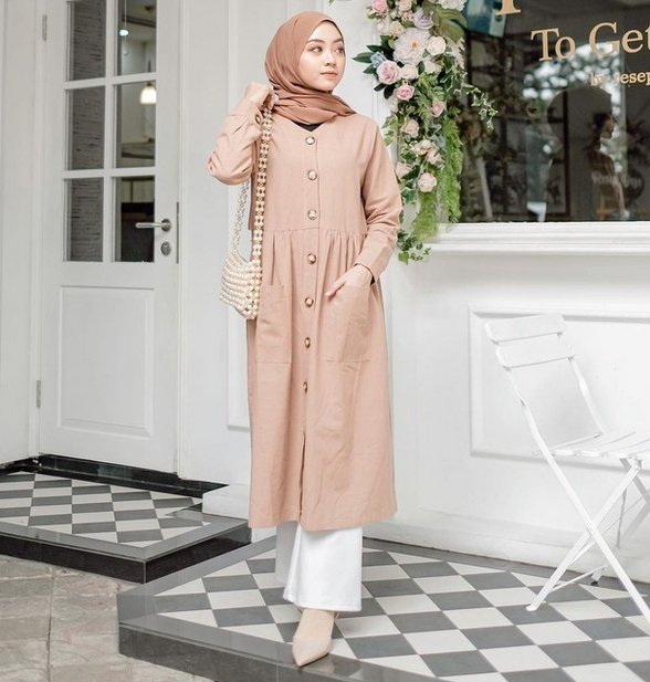 7 Inspirasi Padu Padan Outfit Earth Tone untuk Wanita Berhijab