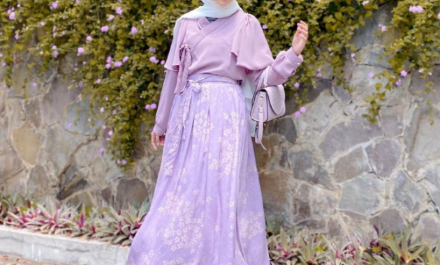 10 Inspirasi Mix and Match Outfit Lilac Tone yang Sedang Hits