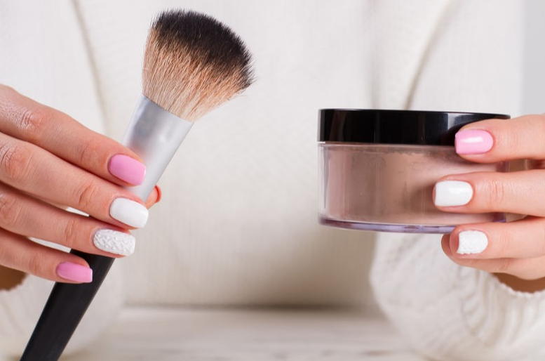 5 Tips Makeup Agar Tampak Lebih Muda