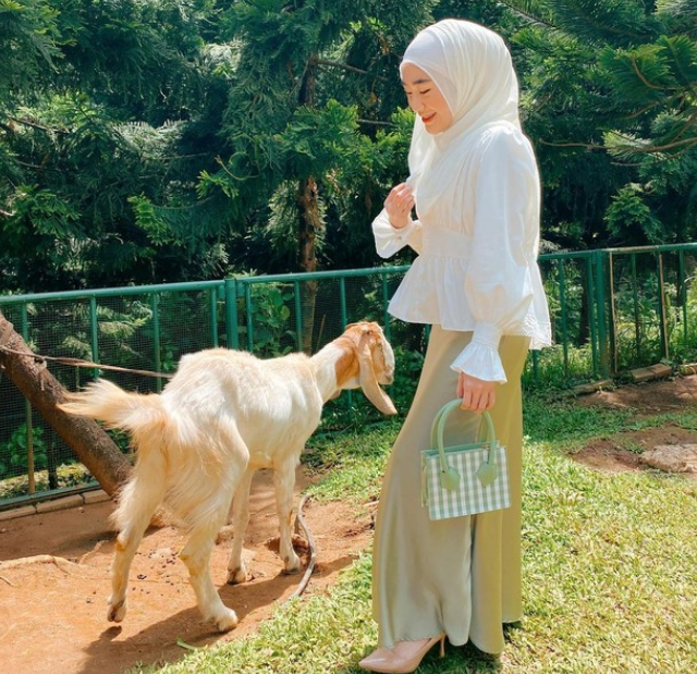 Inspirasi Outfit Lebaran ala Larissa Chou