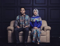 20 Model Baju Batik Couple Terbaru, Bikin Terlihat Kompak!