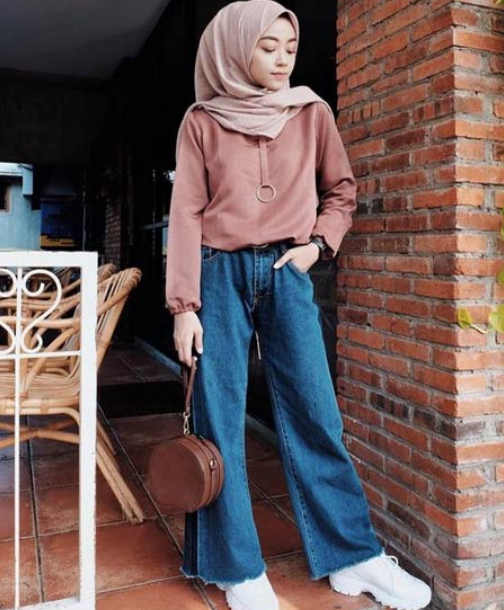 25 Inspirasi OOTD Kulot Jeans untuk Wanita Berhijab