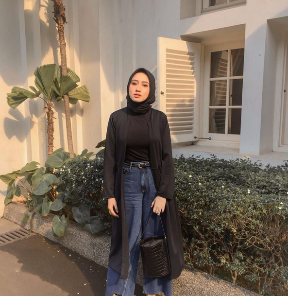 25 Inspirasi OOTD Kulot Jeans untuk Wanita Berhijab