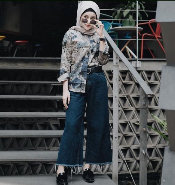 25 Inspirasi OOTD Kulot Jeans untuk Wanita Berhijab