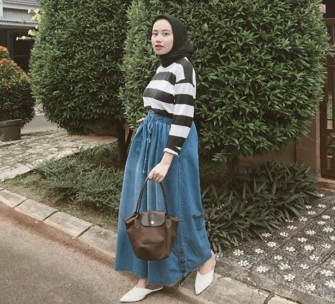 25 Inspirasi OOTD Kulot Jeans untuk Wanita Berhijab