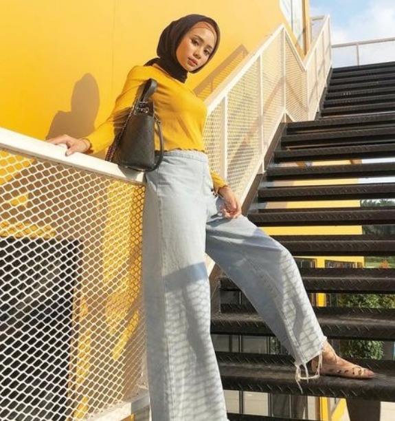 25 Inspirasi OOTD Kulot Jeans untuk Wanita Berhijab