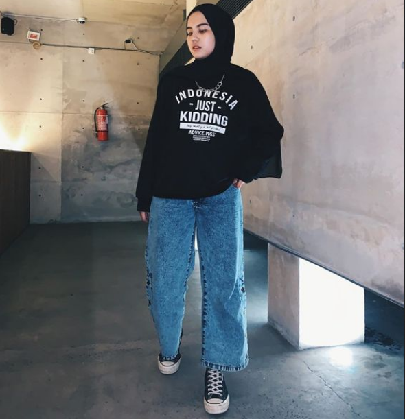 25 Inspirasi OOTD Kulot Jeans untuk Wanita Berhijab