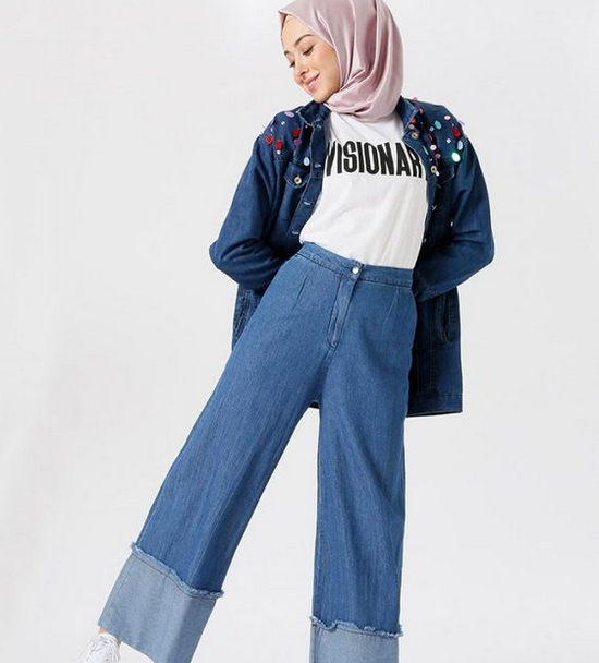 25 Inspirasi OOTD Kulot Jeans untuk Wanita Berhijab