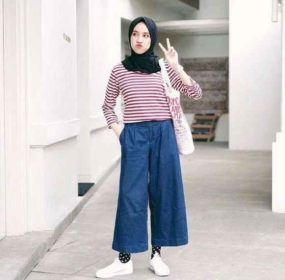 25 Inspirasi OOTD Kulot Jeans untuk Wanita Berhijab