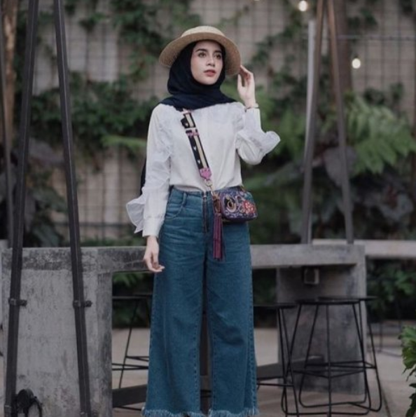 25 Inspirasi OOTD Kulot Jeans untuk Wanita Berhijab