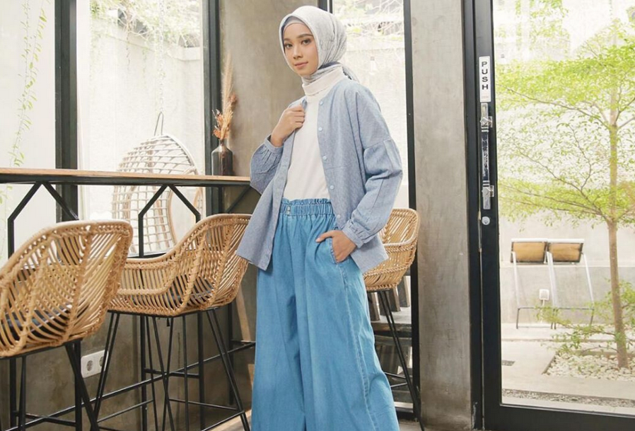 25 Inspirasi OOTD Kulot Jeans untuk Wanita Berhijab