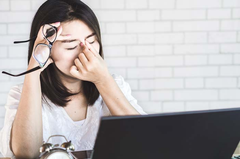 Mata Mudah Lelah? 8 Tips untuk Menjaga Kesehatan Mata Selama WFH