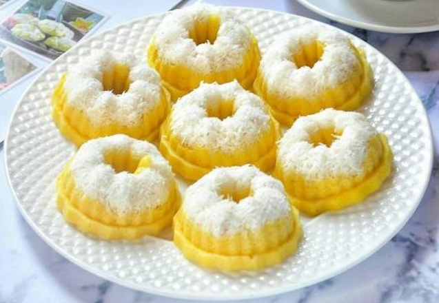 5 Resep Kue Putu Kukus, Lembut, Wangi, dan Cocok untuk Teman Ngeteh