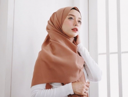 5 Tutorial Hijab Pashmina Menutup Dada, Mudah Dicoba!