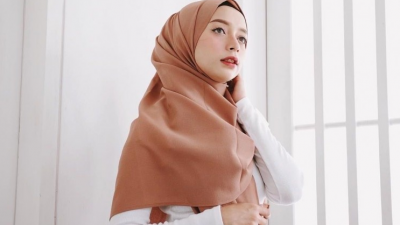 5 Tutorial Hijab Pashmina Menutup Dada, Mudah Dicoba!