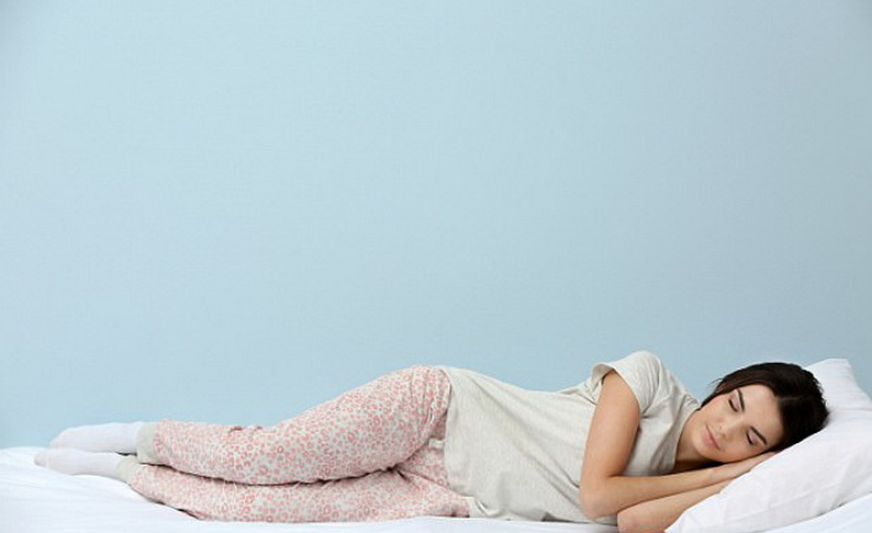 Posisi Tidur yang Tepat untuk Penderita Asam Lambung Menurut Ahli