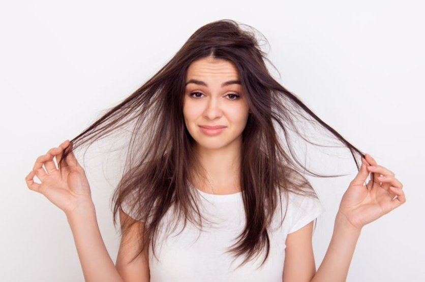 8 Tips Khusus Merawat Rambut Kering Agar Lebih Sehat dan Indah
