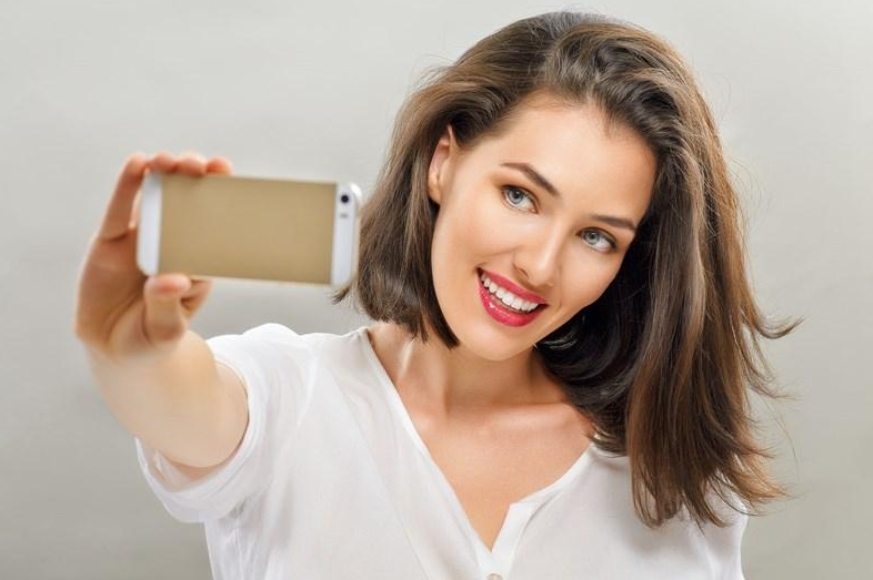 10 Pose Selfie yang Bisa Mengungkap Karakter Seseorang