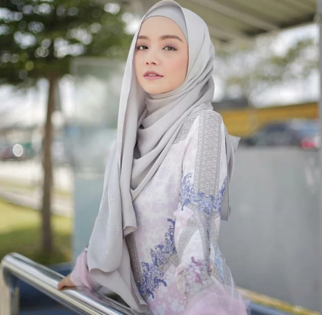 5 Tutorial Hijab Pashmina Menutup Dada, Mudah Dicoba!