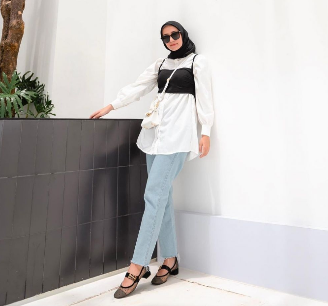 8 Padu Padan Crop Top untuk Wanita Berhijab, Bikin Kamu Lebih Modis!