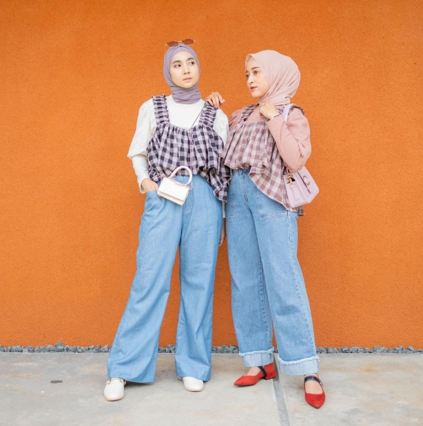 8 Padu Padan Crop Top untuk Wanita Berhijab, Bikin Kamu Lebih Modis!