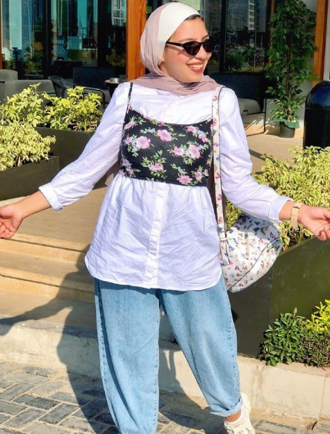 8 Padu Padan Crop Top untuk Wanita Berhijab, Bikin Kamu Lebih Modis!