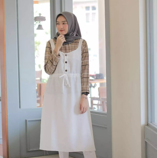 Ide OOTD Tunik untuk Wanita Bertubuh Mungil