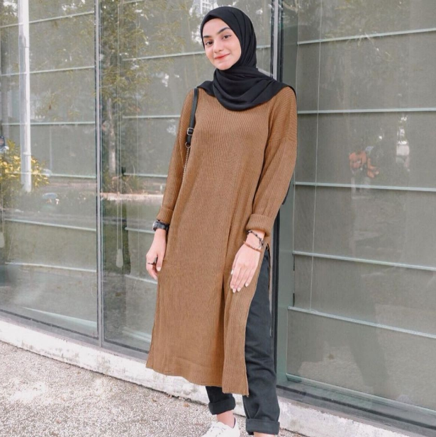 Ide OOTD Tunik untuk Wanita Bertubuh Mungil