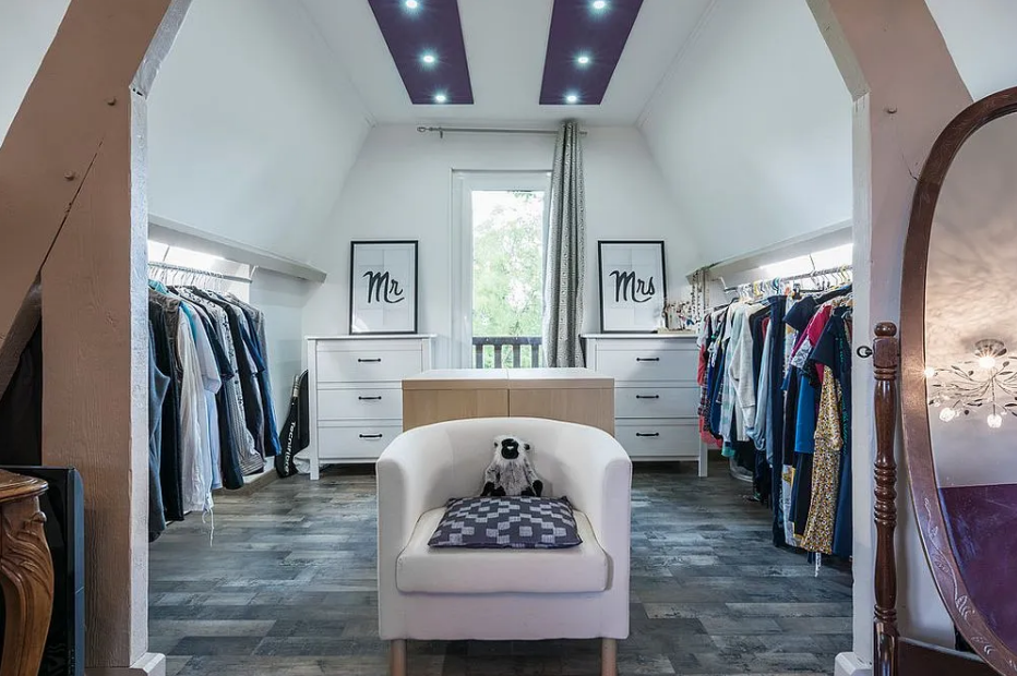 10 Inspirasi Desain Walk in Closet Minimalis dan Unik