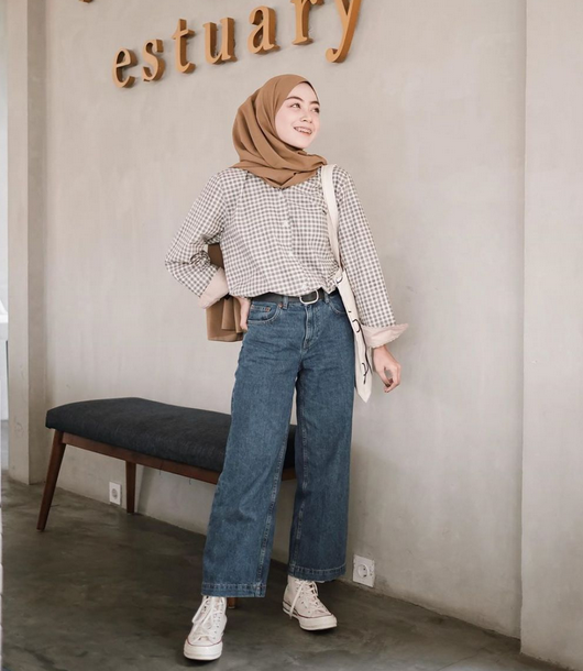 8 Gaya OOTD Kemeja Flanel untuk Wanita Berhijab