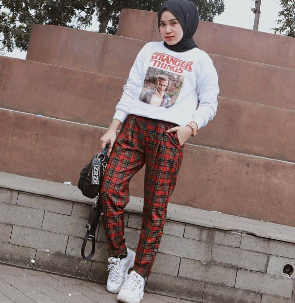 7 Outfit Di Musim Hujan yang Menghangatkan Sekaligus Stylish