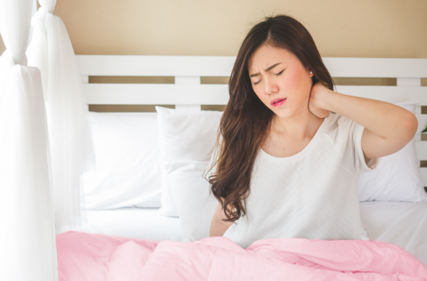 5 Penyebab Leher Terasa Kaku dan Cara Mengatasinya