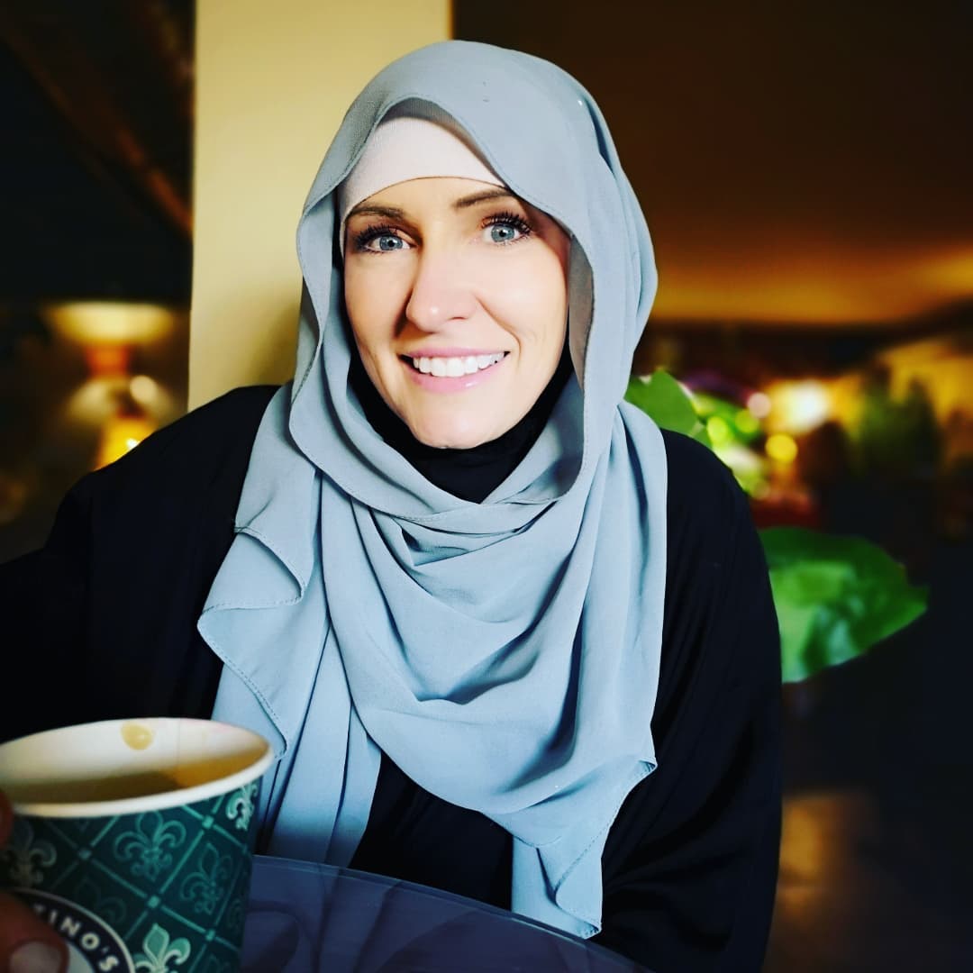 Ajak Teman Keluar dari Islam, Wanita Amerika ini Justru Jadi Mualaf