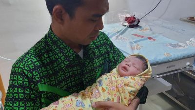 Selamat, Fatimah Az Zahra Istri UAS Melahirkan Anak Pertama