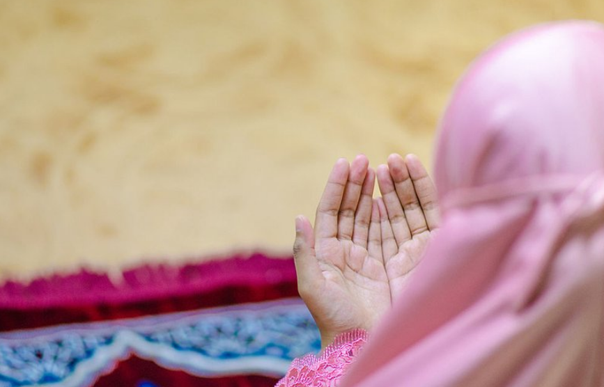 Sholat Istighosah: Pengertian, Niat, Doa, dan Manfaat