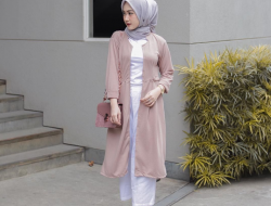 Ide Outfit Celana Jeans Putih untuk Wanita Berhijab