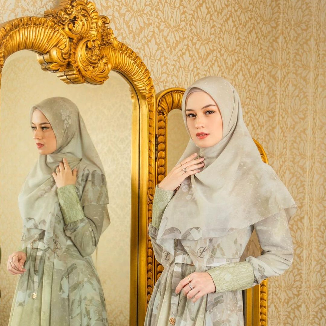 Potret Cantik Kimberly Ryder Kenakan Hijab Dipuji Mirip Barbie