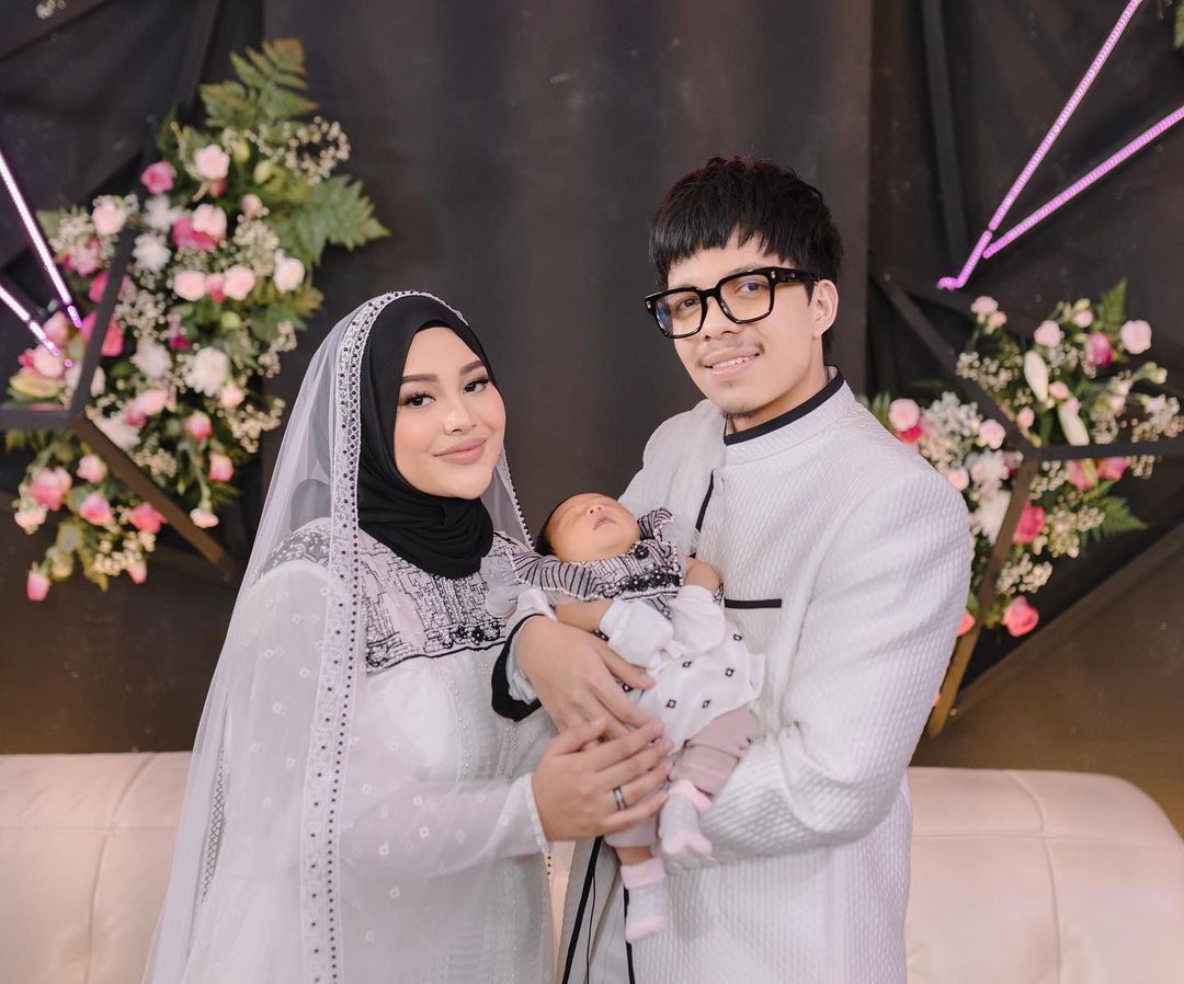 6 Inspirasi Baju Lebaran Couple, Bikin Kamu dan Pasangan Tampak Kompak