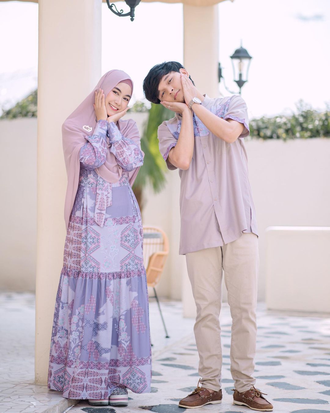 6 Inspirasi Baju Lebaran Couple, Bikin Kamu dan Pasangan Tampak Kompak