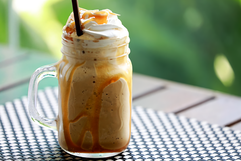 Resep Es Caramel Macchiato ala Starbucks, Hanya Lima Bahan Loh!