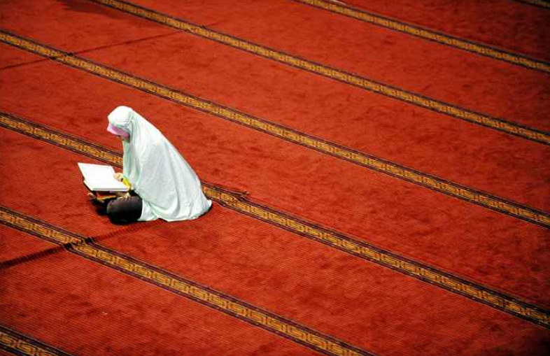 I'tikaf menjadi salah satu sunnah yang kerap dilakukan oleh umat Muslim di 10 hari terakhir Ramadhan. Hal tersebut, juga dilakukan oleh Nabi Muhammad SAW