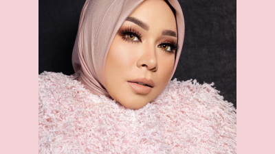 Kisah Hijrah Melly Goeslaw, Awal Berhijab Sempat Tak Dapat Job