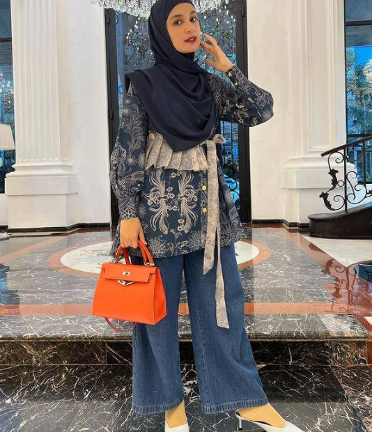 7 Outfit untuk Bukber Ala Shireen Sungkar