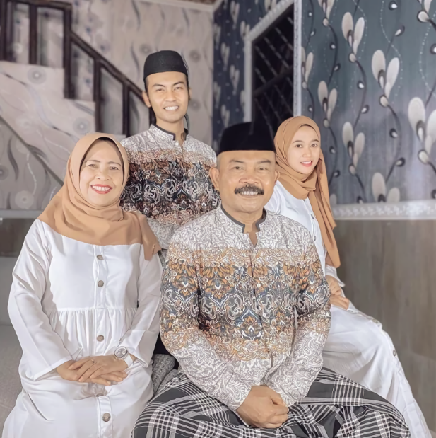 7 Ide Pose Foto Bersama Keluarga di Momen Hari Raya