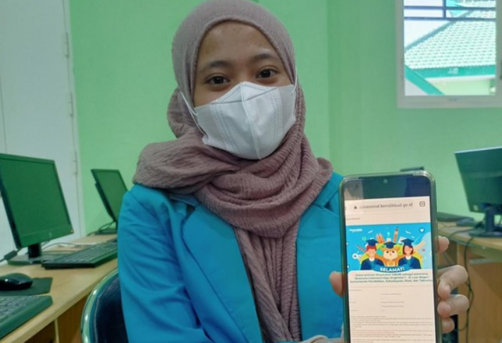 Putri, Anak Petani yang Berhasil Mendapat Beasiswa ke Kanada