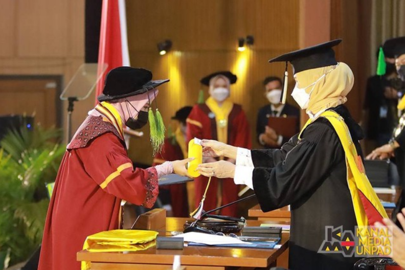 Rein Vidya Wisudawan Termuda yang Lulus Kedokteran di Unpad