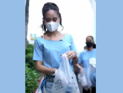 Cinta Laura Tuai Pujian Usai Pungut Sampah di Citayam Fashion Week