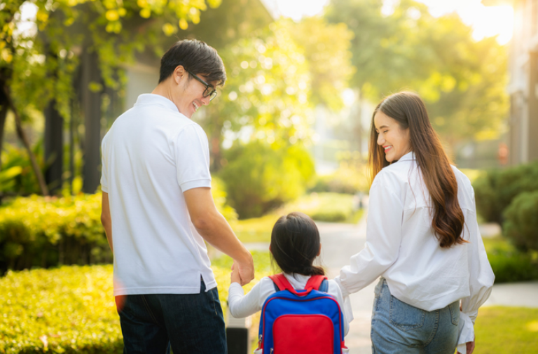 6 Tips Memilih Sekolah untuk Anak Menurut Psikolog