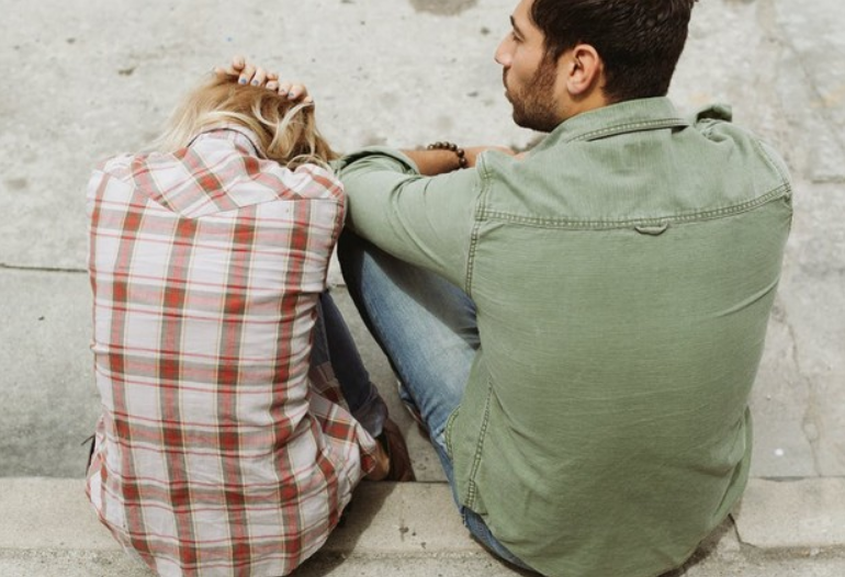 5 Cara Menghadapi Pasangan yang Punya Trust Issue